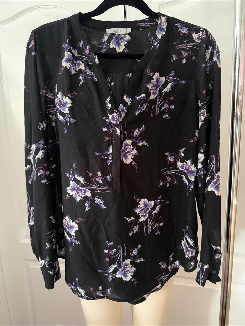 Dalia Black Floral Split-Neck Long Sleeve Blouse Size L
